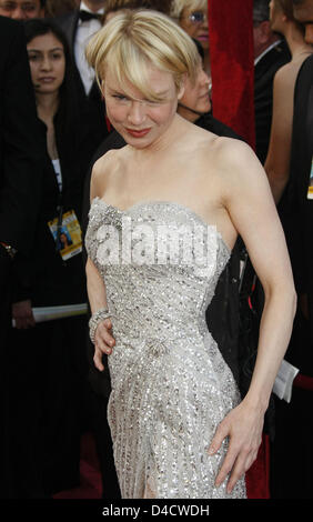 Noi attrice Renee Zellweger arriva per l'ottantesimo annuale di Academy Awards il Kodak Theatre di Hollywood, CA, Stati Uniti, 24 febbraio 2008. L'Academy Awards, popolarmente noto come Oscar, sono presentati dall'Accademia delle Arti e delle scienze cinematografiche (AMPAS) per riconoscere l'eccellenza di professionisti nel settore della cinematografia, compresi i registi, attori e scrittori. Foto: Hubert Foto Stock