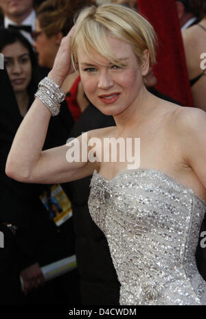 Noi attrice Renee Zellweger arriva per l'ottantesimo annuale di Academy Awards il Kodak Theatre di Hollywood, CA, Stati Uniti, 24 febbraio 2008. L'Academy Awards, popolarmente noto come Oscar, sono presentati dall'Accademia delle Arti e delle scienze cinematografiche (AMPAS) per riconoscere l'eccellenza di professionisti nel settore della cinematografia, compresi i registi, attori e scrittori. Foto: Hubert Foto Stock