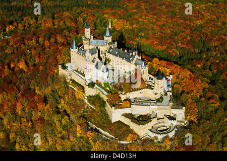 Hohenzollern Castello in autunno, Baden-Wuerttemberg, Germania, foto aeree Foto Stock