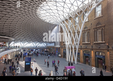 Londra, stazione di King Cross il concourse a seguito dei lavori di ristrutturazione Foto Stock