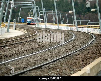 La foto mostra i binari del tram a Praga Repubblica Ceca, 19 marzo 2008. Foto: Bjoern Steinz Foto Stock