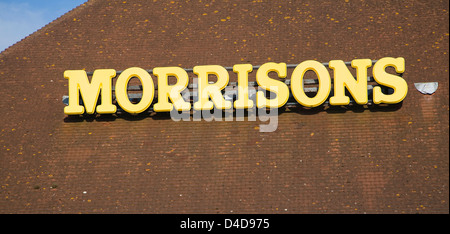 Morrisons supermercato superstore segno sul tetto, Felixstowe, Suffolk, Inghilterra Foto Stock
