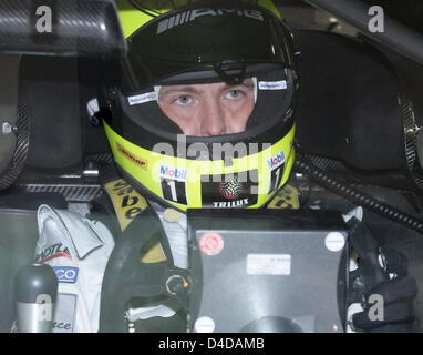 Il tedesco race driver Ralf Schumacher della Mercedes è raffigurato nella sua vettura durante la pratica al season opener del Deutsch Tourenwagen Masters (DTM) all'Hockenheimring Race Track, di Hockenheim, in Germania, 11 aprile 2008. Per il suo debutto nel Dtm l obiettivo del tedesco ex Formula 1 race driver viene usato per ottenere a sua C-Class 2007 Mercedes AMG e al nuovo modo di guida in questo Foto Stock