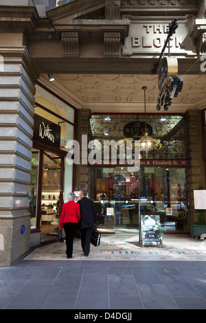 Matura in ingresso al blocco di Arcade - di un palazzo del XIX secolo il patrimonio galleria dello shopping nel centro della citta'. Melbourne, Victoria, Australia Foto Stock