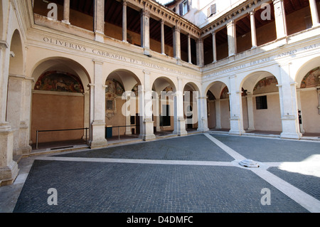 Italia Lazio Roma, Santa Maria della Pace chiesa, chiostro di Donato Bramante del XVI secolo Foto Stock