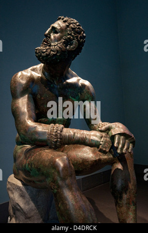 Italia Lazio Roma, Palazzo Massimo Museo Nazionale, statua in bronzo, il pugile delle terme, Lysippos scultore Foto Stock