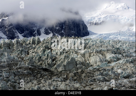 Ghiaccio sporco in fondo il principale ramo occidentale del ghiacciaio Pia cade nel fiordo di Garibaldi fuori dello Stretto di Magellano Foto Stock