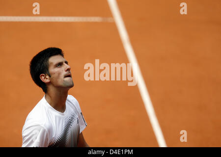 Il serbo Novak Djokovic è raffigurato durante il suo quarto di finale contro lo spagnolo Montanes in ATP Masters Series di Amburgo, Germania, 16 maggio 2008. Djokovic ha vinto 6-3 e 6-2. Foto: Marcus Brandt Foto Stock