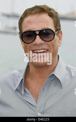 Attore belga Jean Claude Van Damme pone durante un photocall presso la 61Cannes Film Festival di Cannes, Francia, 17 maggio 2008. Foto: Hubert Boesl Foto Stock