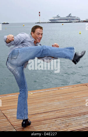 Attore belga Jean Claude Van Damme pone durante un photocall presso la 61Cannes Film Festival di Cannes, Francia, 17 maggio 2008. Foto: Hubert Boesl Foto Stock