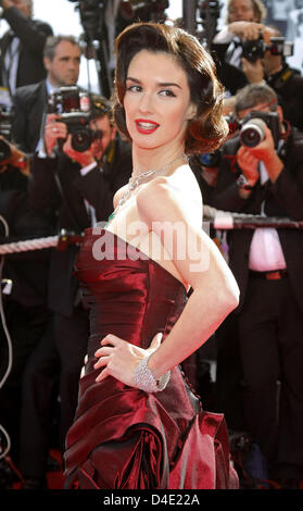 Attrice spagnola Paz Vega pone per fotografi come lei arriva per la prima mondiale del film "L'Indiana Jones 4' in corrispondenza della 61a Cannes Film Festival di Cannes, Francia, 18 maggio 2008. Foto: Hubert Boesl Foto Stock