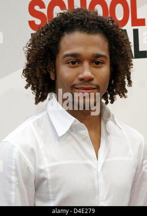 Attore americano Corbin Bleu arriva al tedesco premiere di 'High School Musical 3: Senior Year' a Mathaeser Filmpalast a Monaco di Baviera, Germania, 05 ottobre 2008. Foto: Hubert Boesl Foto Stock