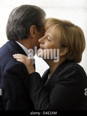 Il cancelliere tedesco Angela Merkel si compiace Primo Ministro albanese Sali Berisha a Berlino, Germania, 08 ottobre 2008. L'ospite dall'Albania dovrà rimanere in Germania per due giorni. Foto: Wolfgang Kumm Foto Stock