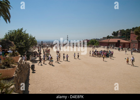Terrazza di Gaudi Parc Guell a Barcellona, Catalunya, Spagna, Europa Foto Stock