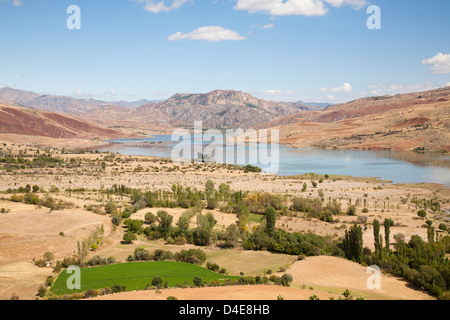 Paesaggio, lago artificiale, diga di Camlica, siva provincia, area sebinkarahisar, Anatolia, Turchia, Asia Foto Stock