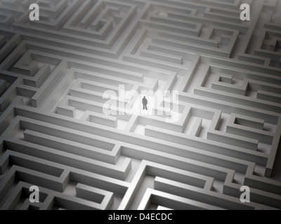 Piccolo uomo in un infinito labirinto Foto Stock