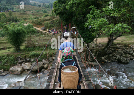 Donna Hmong in Sapa regione nel Nord Vietnam, Vietnam, Indocina, Asia sud-orientale, Asia Foto Stock