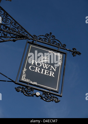 Il town crier pub sign in Chester Cheshire Regno Unito Foto Stock