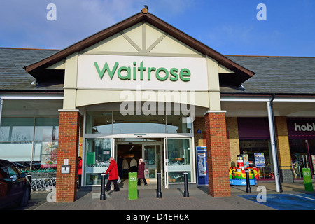 Waitrose supermercato in due fiumi Shopping Centre, Staines-upon-Thames, Surrey, England, Regno Unito Foto Stock