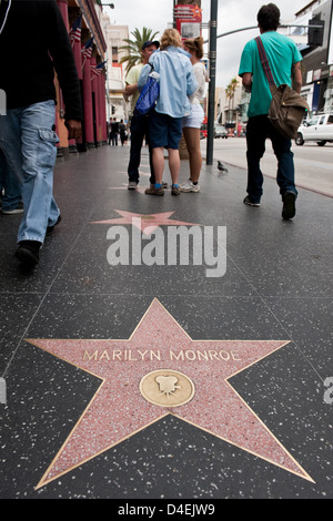 Los Angeles, Stati Uniti d'America, passanti sulla Walk of Fame Foto Stock