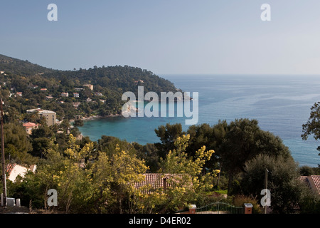 Ciclismo Corniche des Maures tra le Lavandou e Cavalaire ; le Rayol-Canadel Foto Stock