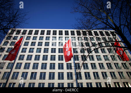 La sede centrale di utilità elettrica service provider Eon è raffigurato prima di un briefing con la stampa sui risultati annuali a Duesseldorf in Germania, 13 marzo 2013. Foto: ROLF VENNENBERND Foto Stock