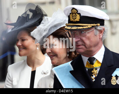 Corona svedese Principessa Victoria, Regina Silvia e Re Carl Gustaf (L-R) sorriso durante la cerimonia di benvenuto ufficiale per il presidente Greco presso il cortile interno del Palazzo Reale di Stoccolma, Svezia, 20 maggio 2008. Foto: Albert Nieboer (ATTENZIONE: PAESI BASSI fuori!) Foto Stock