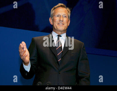 CEO di Allianz AG Michael Diekmann è raffigurato nella sede di assemblea generale all'Olympic Hall di Monaco di Baviera, Germania, il 21 maggio 2008. Allianz ha realizzato un utile record. Diekmann ha affermato parla di una riorganizzazione del settore bancario di Allianz. Foto: MATTHIAS SCHRADER Foto Stock