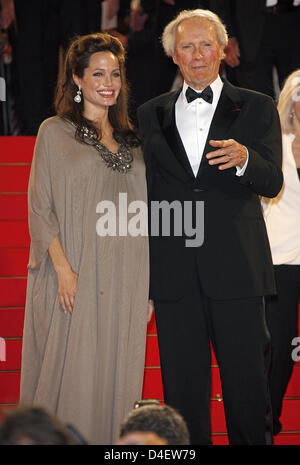 Noi l'attrice Angelina Jolie e direttore Clint Eastwood lasciare la premiere di "scambio" presso il Palais des Festivals in corrispondenza della 61a Cannes Film Festival di Cannes, Francia, 20 maggio 2008. Foto: Hubert Boesl Foto Stock