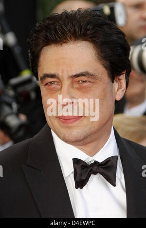 Attore messicano Benicio del Toro arriva alla premiere del film 'Che' in esecuzione in concorso al 61° Festival di Cannes a Cannes, Francia, 21 maggio 2008. Foto: Hubert Boesl Foto Stock