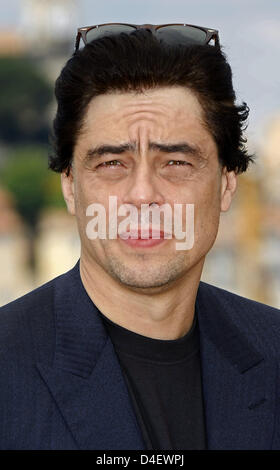 Attore messicano Benicio del Toro è raffigurato in un photocall per il film 'Che' in esecuzione in concorso al 61° Festival di Cannes a Cannes, Francia, 22 maggio 2008. Foto: Hubert Boesl Foto Stock