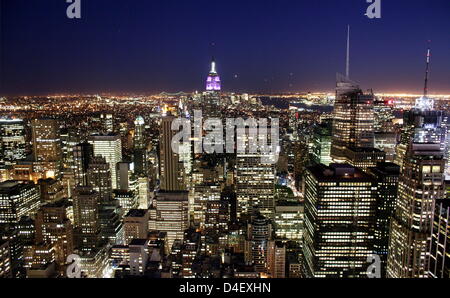 La figura mostra una vista della città di New York al crepuscolo, in New York City, NY, 15 maggio 2008. Foto: Kay Nietfeld Foto Stock