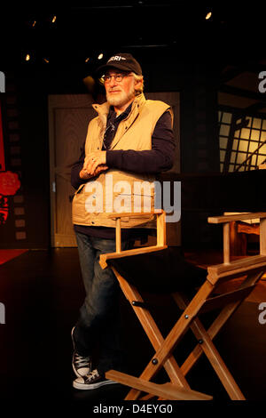 Tokyo, Giappone. 13 marzo 2013. La cera figura di Steven Spielberg è , un film americano direttore, visualizzato durante un briefing con la stampa organizzato per l'apertura del Museo delle cere di Madame Tussauds Tokyo museo della cera in Odaiba, presso Tokyo, 13 marzo 2013. Il Madame Tussauds di Tokyo, che è la quattordicesima filiale permanente del mondo famoso British Wax Museum, sarà aperto al pubblico il 15 marzo 2013. Nonché celebrità internazionali e le royalty il museo giapponese offre anche locali di star del calcio Kazuyoshi Miura. Credito: Aflo Co. Ltd. / Alamy Live News Foto Stock