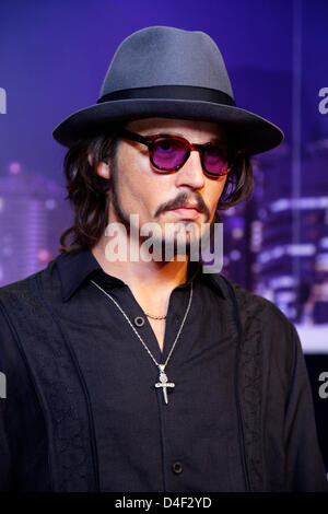 Tokyo, Giappone. 13 marzo 2013. La cera la figura di Johnny Depp , un attore americano, viene visualizzato durante un briefing con la stampa organizzato per l'apertura del Museo delle cere di Madame Tussauds Tokyo museo della cera in Odaiba, presso Tokyo, 13 marzo 2013. Il Madame Tussauds di Tokyo, che è la quattordicesima filiale permanente del mondo famoso British Wax Museum, sarà aperto al pubblico il 15 marzo 2013. Nonché celebrità internazionali e le royalty il museo giapponese offre anche locali di star del calcio Kazuyoshi Miura. Credito: Aflo Co. Ltd. / Alamy Live News Foto Stock