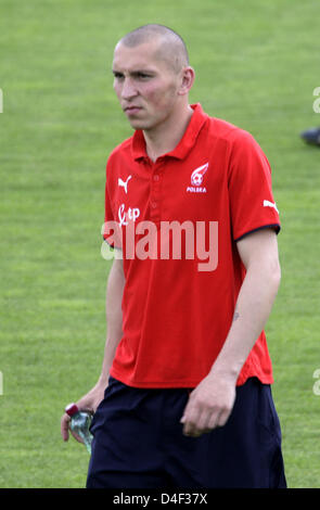 Feriti Mariusz Lewandowski di Polonia, passeggiate sulla formazione in terra austriaca di Bad Waltersdorf il 09 giugno 2008. La Polonia si gioca in Austria nella loro seconda Euro 2008 Gruppo B corrispondono a Vienna, in Austria il 12 giugno 2008. Foto: Achim Scheidemann dpa +++###dpa###+++ Foto Stock