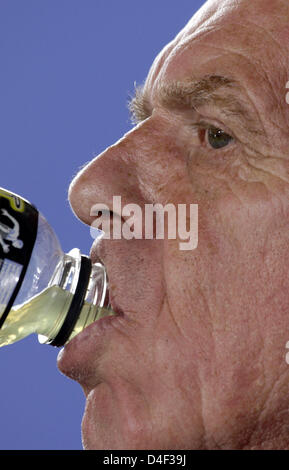 Leo Beenhakker, allenatore olandese della Polonia, durante la conferenza stampa di Austria Bad Waltersdorf il 09 giugno 2008. La Polonia si gioca in Austria nella loro seconda Euro 2008 Gruppo B corrispondono a Vienna, in Austria il 12 giugno 2008. Foto: Achim Scheidemann dpa +++###dpa###+++ Foto Stock