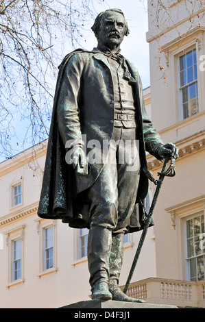 Londra, Inghilterra, Regno Unito. Statua (da Sir Joseph Edgar Bowen, 1882) di John Lawrence, primo signore Lawrence a Waterloo Place Foto Stock