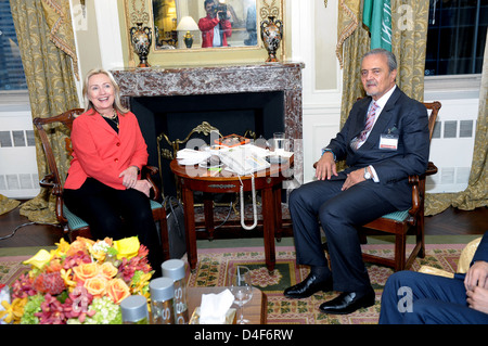 Segretario Clinton partecipa incontra il ministro degli Esteri saudita Saud al-Faisal Foto Stock