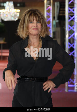 British attrice Julie Christie pone per la fotocamera presso il centro culturale Gasteig di Munih, Germania, 27 giugno 2008. Christie sarà assegnato il Premio CireMerit 2008 per la sua vita le realizzazioni più tardi la sera. Foto: Ursula DUEREN Foto Stock