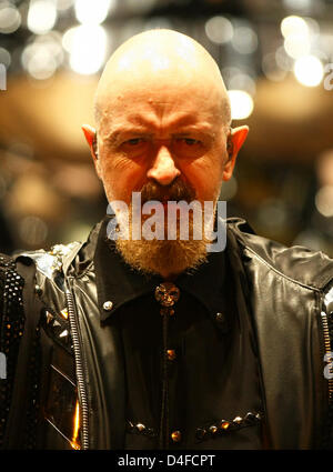 Rob Halford, cantante britannica di hardrock kings Judas Priest, esegue a "sbattere la testa!!!' festival in Balingen, Germania, 28 giugno 2008. Più di quindicimila persone si sono riuniti per guardare l'aria aperta concerti al festival del decimo anniversario. Foto: Marc Mueller Foto Stock