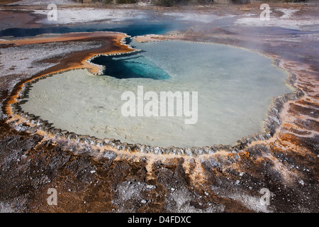 Le formazioni rocciose in primavera calda Foto Stock