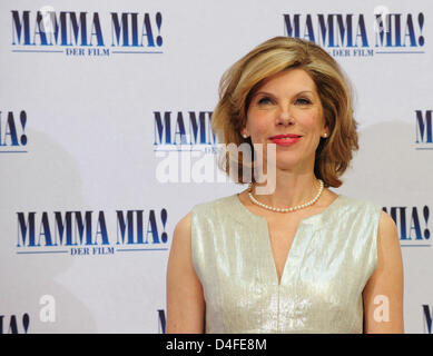 Noi attrice Christine Baranski pone durante una foto chiamata per il film 'Mamma Mia" di Berlino, 3 luglio 2008. Il film presenta una colonna sonora da pop svedese 'gruppo ABBA' e presenterà in anteprima al Cinema tedesco il 17 luglio 2008. Foto: Soeren Stache Foto Stock