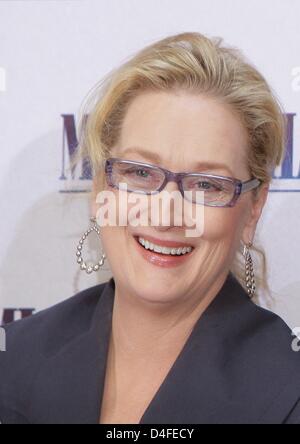 Noi attrice Meryl Streep pone durante una foto chiamata per il film 'Mamma Mia" di Berlino, 3 luglio 2008. Il film presenta una colonna sonora da pop svedese 'gruppo ABBA' e presenterà in anteprima al Cinema tedesco il 17 luglio 2008. Foto: Soeren Stache Foto Stock