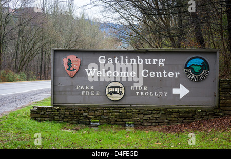 Segno sull'entrata del Gatlinburg Centro di Accoglienza nel Parco Nazionale di Great Smoky Mountains Foto Stock