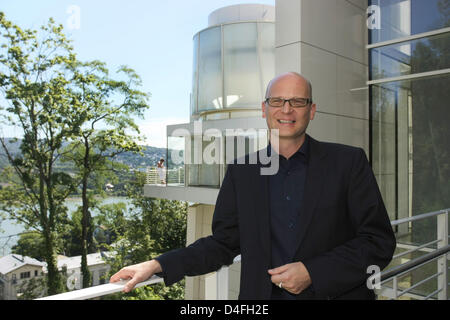 Oliver Kornhoff sorrisi durante la conferenza stampa di presentazione di lui come il nuovo direttore del museo Arp Rolandseck in remagen, Tedesco, 06 agosto 2008. Il 39-anno-vecchio storico dell arte riuscirà von Gallwitz al 01 gennaio 2009. Foto: THOMAS FREY Foto Stock