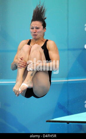 Subacqueo tedesca Annett Gamm immersioni dalla 10 piattaforma misuratore di immersione durante una sessione di prove libere a livello nazionale Centro Aquautics prima dei Giochi Olimpici di Pechino, Pechino, Cina, 06 agosto 2008. Foto: Bernd Thissen ###dpa### Foto Stock