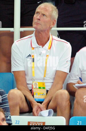 Testa tedesco coach Oerjan Madsen durante le manche nella National Aquatics Centre durante i Giochi Olimpici di Pechino 2008 Pechino, Cina 09 agosto 2008. Foto: Bernd Thissen dpa ###dpa### Foto Stock