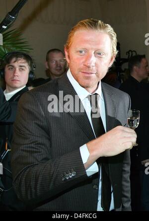 Il file mostra fotografica ex Tedesco professionale di tennis Boris Becker a San Pietroburgo, Russia, 17 febbraio 2008. Becker il portavoce ha confermato il suo impegno con 16 anni più giovane di Alessandra 'sandy' Meyer-Woelden. Foto: GERO BRELOER Foto Stock