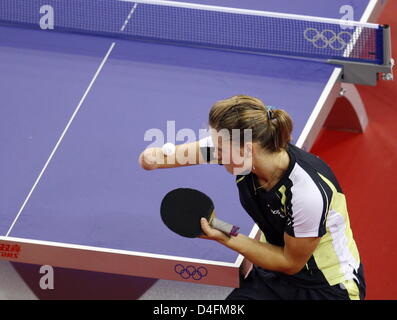 Natalia Partyka della Polonia è in azione durante il team womenÒs ping pong gruppo preliminare C match tra Polonia e Hong Kong concorrenza ai Giochi Olimpici di Pechino 2008, Pechino, Cina, 13 agosto 2008. Foto: Marcus Brandt dpa ###dpa### Foto Stock