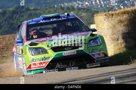 Il finlandese Mikko Hirvonen e il suo co-pilota Jarmo Lehtinen visto in azione nella loro Ford Focus RS WRC durante il 'scossa all' di 'ADAC Rallye Deutschland " in Mesenich vicino a Treviri, Germania, 14 agosto 2008. 'Rallye Deutschland " caratteristiche 19 gambe fino a domenica 17 agosto 2008. Foto: HARALD TITTEL Foto Stock